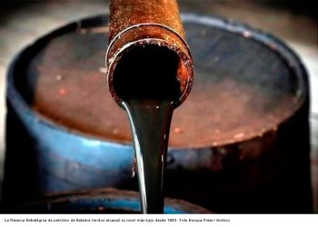 Reserva Estratégica de Petróleo de EU baja 5.5 millones, el nivel más bajo desde 1983