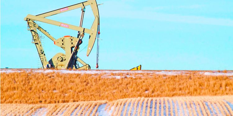 El petróleo abre con alzas de más de 4% tras ataques de Estados Unidos y Arabia Saudita en Irak
