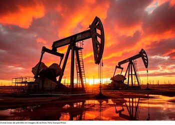AIE: reservas estratégicas de petróleo siguen sólidas pese a liberación récord por crisis en Medio Oriente
