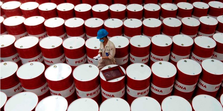 Petróleo pierde más de 7 dólares y toca mínimo de una semana tras tregua EU-Irán del fin de semana