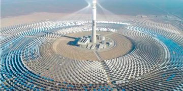 China se pasa el juego con un nuevo ‘juguete’ solar en mitad del desierto de Gobi: genera electricidad autónoma tras el ocaso del día