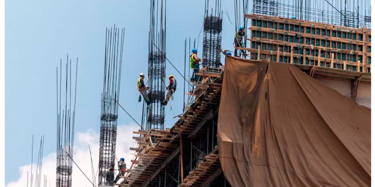 Construcción y minería dan impulso de 0.8% a actividad industrial de México en junio