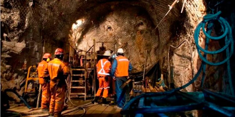 La minería potosina se sostiene en la fluorita, mientras el cobre cae 20%