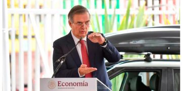 Revisión del T-MEC: México pide pausa de aranceles al acero y autos; ‘aplícame un descuento’, pide Ebrard