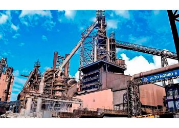 Promete Arturo Domínguez convertir a AHMSA en la planta de acero más productiva del mundo