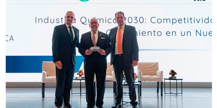ANIQ pide garantizar gas, electricidad y materias primas para reactivar industria química